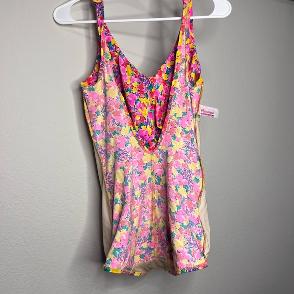 Roxanne Vintage 60s/70s Beautiful Swimsuit - Picture 3 of 15